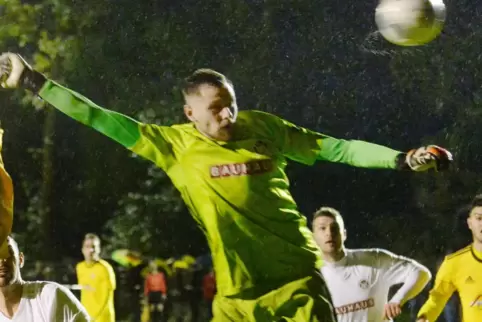 Haßlochs Tormann Michael Lützel (hier 2020 gegen Morlautern) hielt so manchen Mutterstadter Schuss. 
