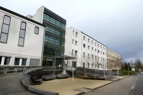 Vincentius-Krankenhaus: Hier ist ein Covid-Patient auf der Intensivstation in Behandlung. 