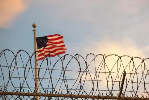 Das berüchtigte Lager Guantánamo auf Kuba existiert nun bereits seit fast 17 Jahren. 39 Häftlinge werden noch immer dort festgeh