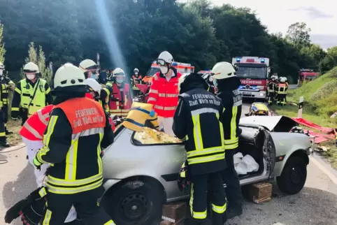 Jahresübung: Die Rettungskräfte hatten am Samstagmittag viel zu tun. 