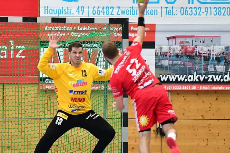 SV-Torwart Marko Ivankovic (hier beim Strafwurf gegen den sicheren Tom Skroblien) erwischte eine klasse Anfangsphase mit vielen 
