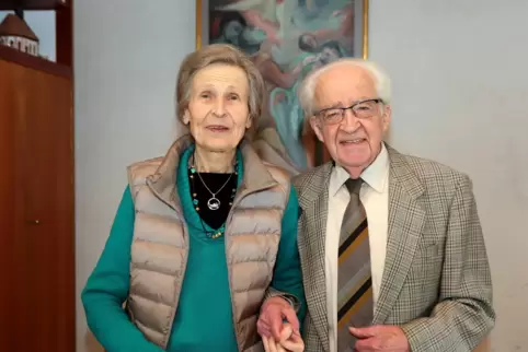 Karola und Theo Arnold kennen sich schon aus der Schulzeit.