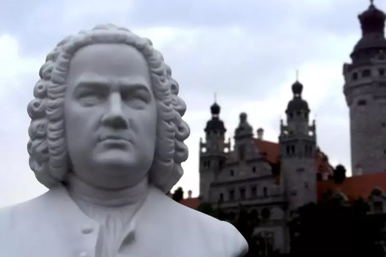 Das Bach-Denkmal vor der Leipziger Thomaskirche.