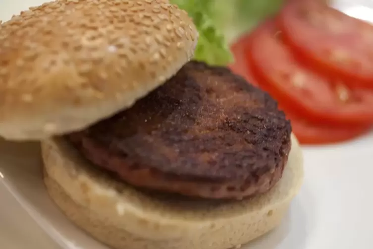 Burger aus k&uuml;nstlichem Fleisch. 