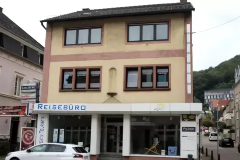 Ab Januar wird hier in der Landstuhler Kaiserstraße der Schriftzug der Volksbank Glan-Münchweiler prangen. Die Genossen expandie