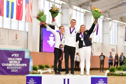 Vize-Weltmeister (von links): die Offenbacherin Chiara Congia, Justin van Gerven und Logenführerin Alexandra Knauf. 