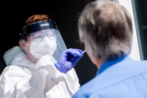 Bleibt die Inzidenz an drei Tagen in Folge über 35, müssen sich Ungeimpfte wieder häufiger testen lassen.