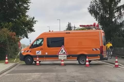 Gesperrt: die Auffahrt zur B39 in Dudenhofen. 
