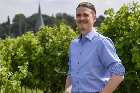 Sebastian Sklubal in den Großkarlbacher Weinbergen. Der Datenschutzfachmann ist viel und gern in der Natur unterwegs und hat mei