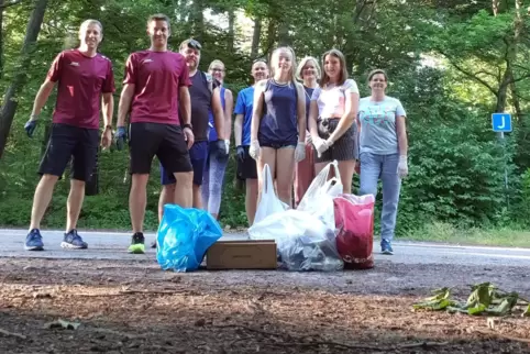 Schwimmclub Wörth beim Plogging.