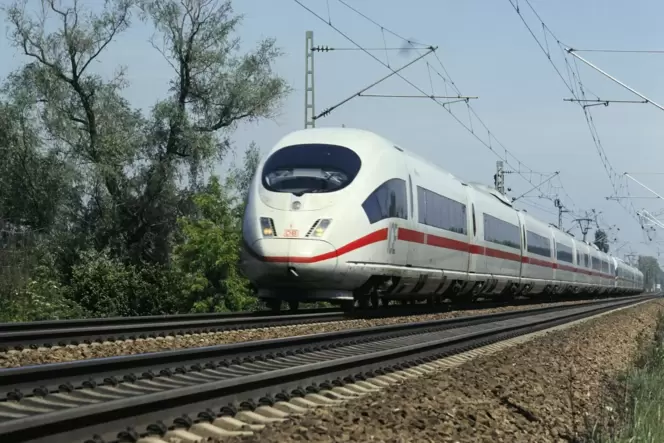 Für den Deutschland-Takt wird zwischen Mannheim und Frankfurt eine Neubaustrecke gebraucht, die die stark frequentierte Riedbahn Für den Deutschland-Takt wird zwischen Mannheim und Frankfurt eine Neubaustrecke gebraucht, die die stark frequentierte Riedbahn