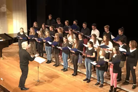 Der Kammerchor des Immanuel-Kant-Gymnasiums beim Schulkonzert im Jahr 2018. 
