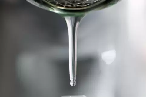 Die Leitungen werden ab Montag gespült. Deshalb kann das Wasser zeitweise eingetrübt sein. 