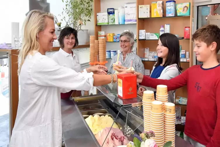 Donnerstags gibt’s im September Eis in der Marien-Apotheke. 