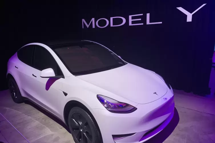 Auch Elektroautos wie das Model Y von Tesla sind in mancher Hinsicht ökologisch problematisch.