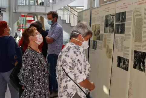 30 Tafeln dokumentieren das schrecklichen Geschehen um die Deportion Tausender Juden im Oktober 1940 nach Gurs. 
