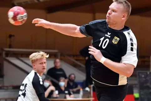  Der Wörther Felix Werling (rechts) ist einer von zwei Pfälzern im Handballnationalteam der Gehörlosen. 