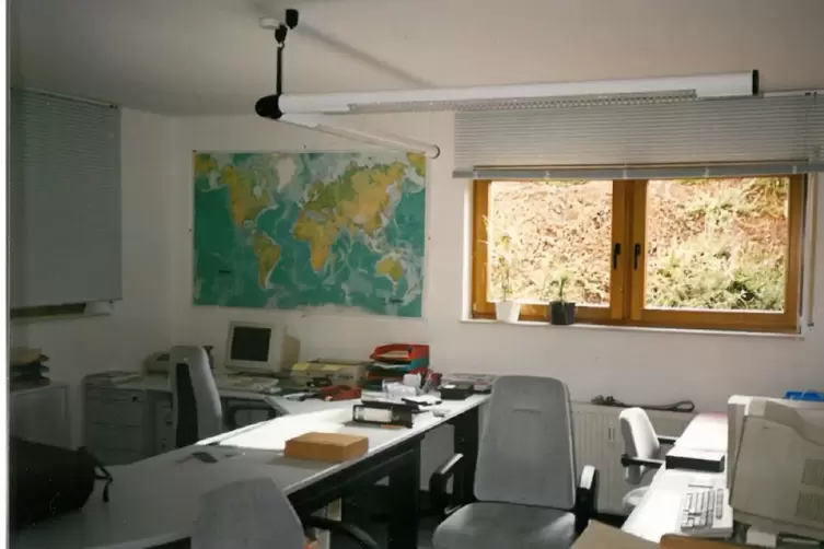 Das B&uuml;ro von Michael Englert 1994 im Keller. 