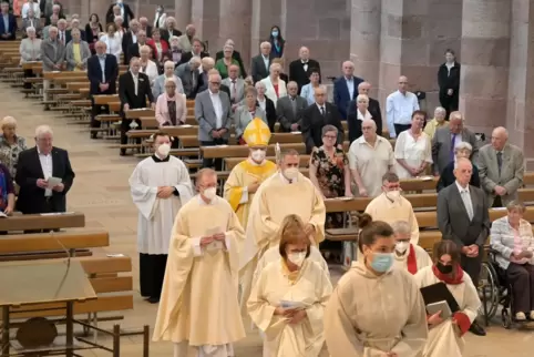 Feier der Ehejubiläen in Corona-Zeiten: Maske, freie Plätze in der Kathedrale, kein Hochzeitswalzer auf dem Domplatz. 