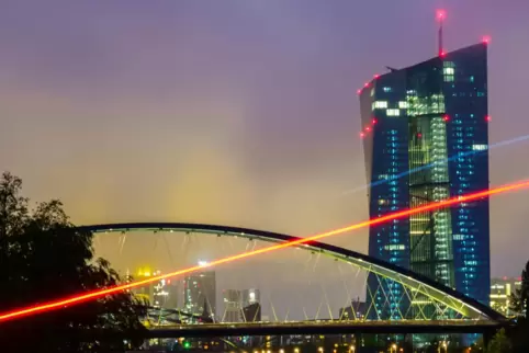 Die EZB hat ihren Sitz in Frankfurt. 