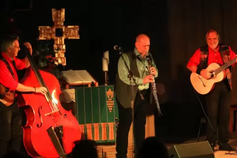 Stefan Engelmann (Kontrabass), Helmut Eisel (Klarinette) und Michael Marx (Gitarre – von links) bei ihrem Auftritt in der Abteik