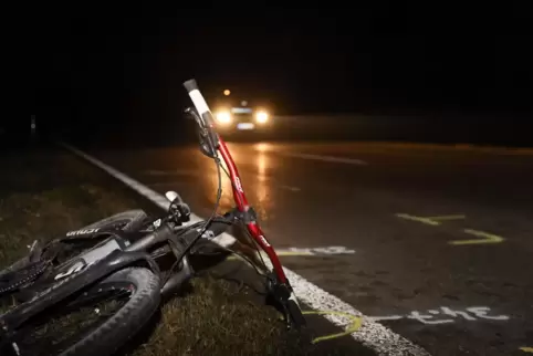 Das Fahrrad landete auf der Fahrbahn (Symbolfoto). 