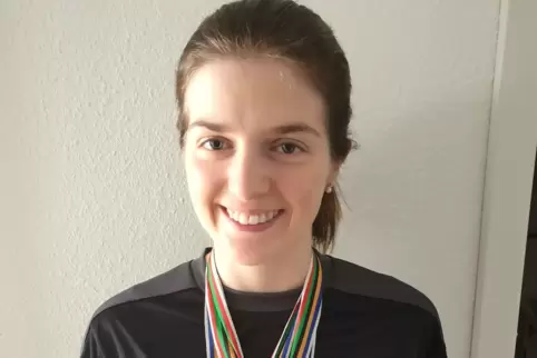 Mit den drei WM-Medaillen aus Slowenien um den Hals: Alena Bimber aus Pirmasens. 