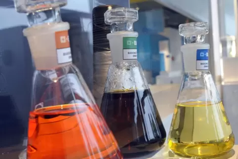 Kinder können beim Erlebnis-Samstag experimentieren.