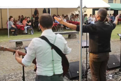 300 Einladungen wurden verschickt für die Dankesgala auf dem Eichelscheiderhof, bei der auch „Die üblichen Verdächtigen“ aufgetr
