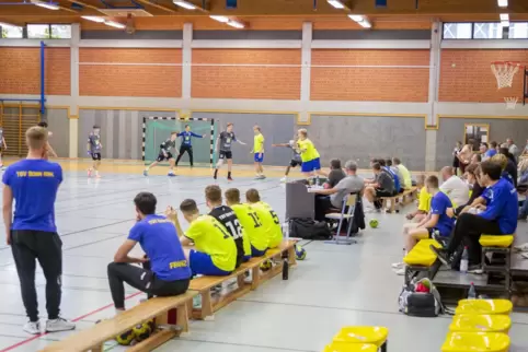 Für Trainer und Spieler der JSG Bonn (in Blau und Gelb, hier im Spiel gegen die B-Jugend des SV 64 Zweibrücken) war die Teilnahm