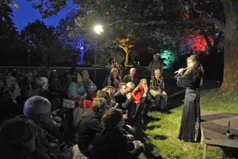 Erzählfest 2019 im Garten des Pesch-Hauses.
