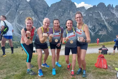 Starkes TSG-Team beim ersten Auftritt in Österreich (von links): Sonja Deiß, Trainer Ralf Matheis, Astrid Eisenbarth, Josefa Mat