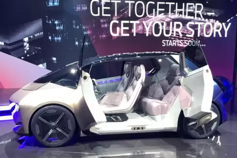 BMW zeigt auf der IAA ein komplett recycelbares Fahrzeug. Es handelt sich um eine Studie. 