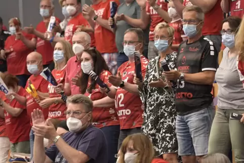 Bald dürfen wieder mehr als 100 Eulen-Fans (hier im Juni gegen Leipzig) in die Eberthalle. Bald dürfen wieder mehr als 100 Eulen-Fans (hier im Juni gegen Leipzig) in die Eberthalle.