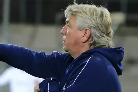 Sah eine packende und torreiche Partie: FCK-II-Trainer Peter Tretter. 