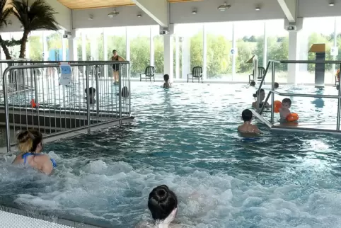 Ab 20. September dürfen sich 200 Personen gleichzeitig in der Schwimmhalle des Kibobads aufhalten, im Saunabereich sind es 40. Ab 20. September dürfen sich 200 Personen gleichzeitig in der Schwimmhalle des Kibobads aufhalten, im Saunabereich sind es 40.