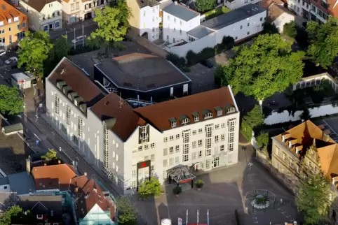Zentral in der Altstadt: Sparkasse.