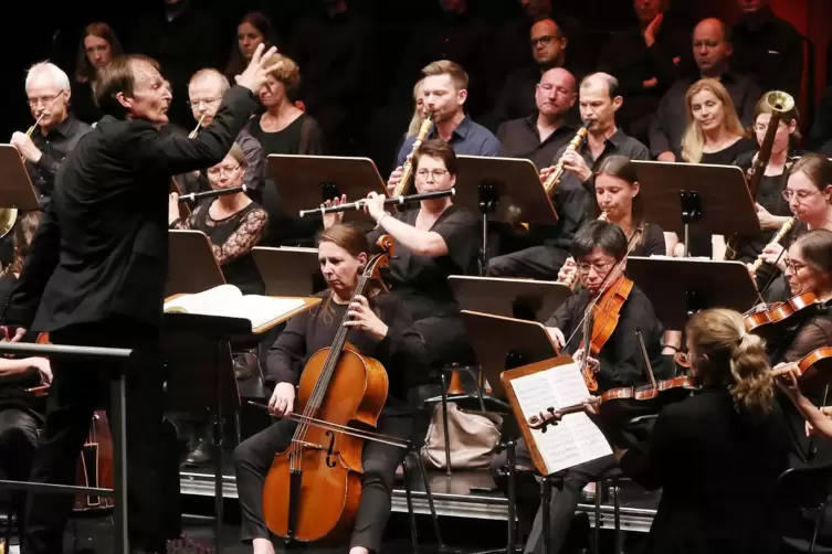 Dem „Beethoven’schen Ton“ ganz nah: Fritz Burkhardt und sein „Ensemble 1800“ interpretierten die „Eroica“ und gemeinsam mit Figu