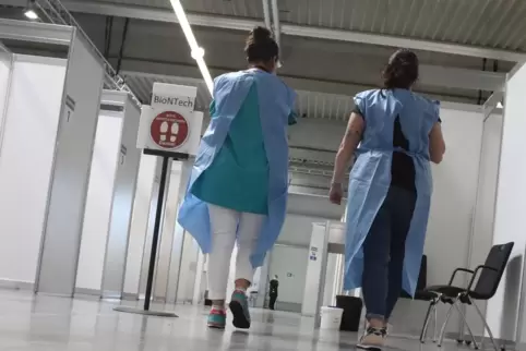 Es ist ruhiger geworden im Landauer Impfzentrum, aber noch immer werden bis zu 700 Spritzen pro Tag gesetzt. 
