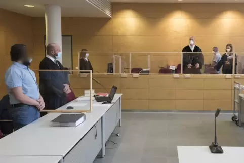 Vor dem Landgericht Kaiserslautern hat der Prozess wegen des Doppelmords von Weilerbach begonnen. 