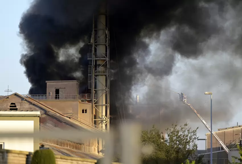 Großbrand auf dem Gelände der Firma Giulini im Rheingönheimer Chemiepark in Ludwigshafen.
