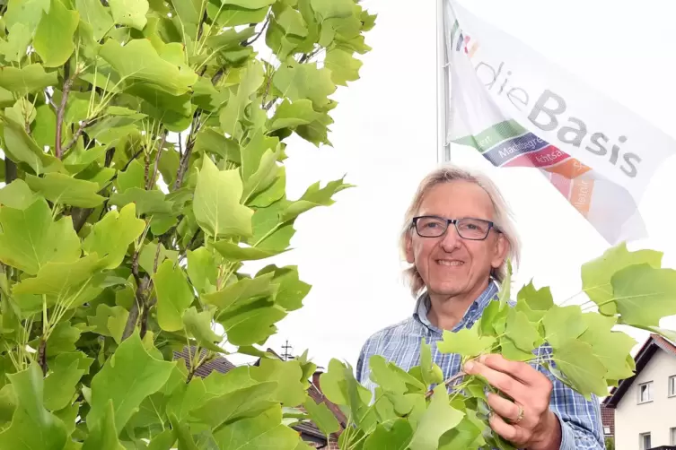 Jürgen Schwerdt bei sich zu Hause in Iggelbach.