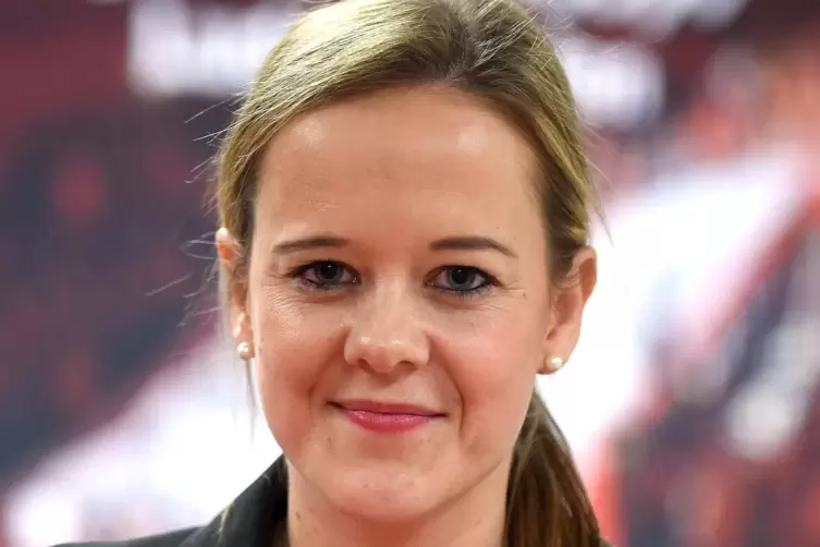 Eulen-Gesch&auml;ftsf&uuml;hrerin Lisa He&szlig;ler plant die Ausw&auml;rtsreisen der Zweitliga-Handballer. 