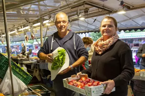  Der Obst- und Gemüsestand von Roland Wenger ist im vergangenen Jahr von Tochter Nicole Fillibeck und ihrem Mann Jürgen übernomm