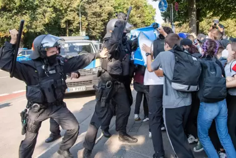 Auch während eines Protestzugs gab es Zusammenstöße zwischen Demontranten und der Polizei. 