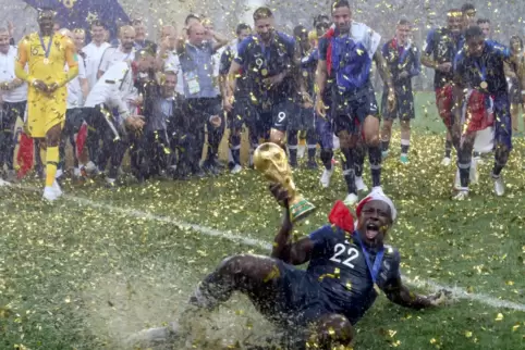Gibt es solche Bilder bald alle zwei Jahre? Benjamin Mendy feiert Frankreichs WM-Titel 2018.