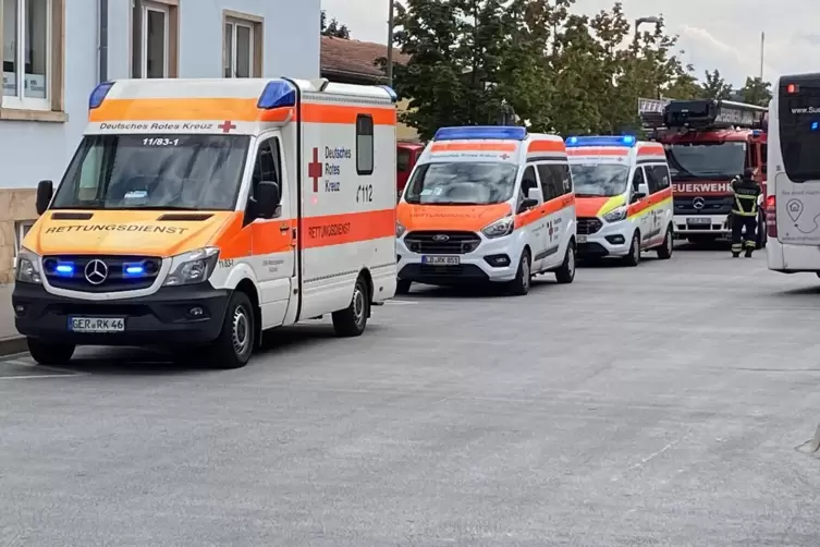 Die Rettungswagen im Busbahnhof wurden nicht ben&ouml;tigt. 