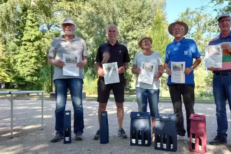 Das Siegerfoto zeigt Manfred Ohler und Karl Littig (Platz 3), Verena Bick-Dick und Holger Weimer (Sieger) sowie Hubert und Tobia
