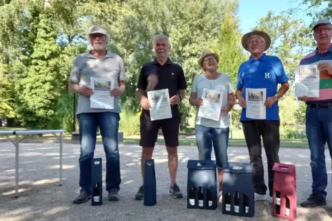 Das Siegerfoto zeigt Manfred Ohler und Karl Littig (Platz 3), Verena Bick-Dick und Holger Weimer (Sieger) sowie Hubert und Tobia