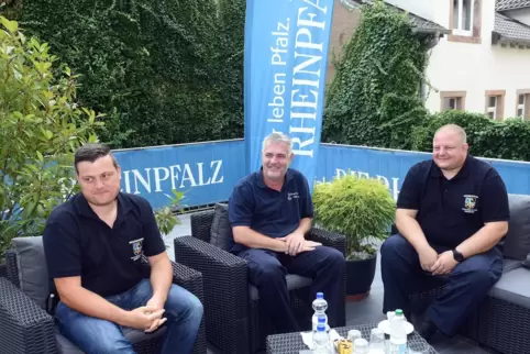 Christopher Molter, Uwe Schally und Wehrleiter Steffen Specht (von links).
